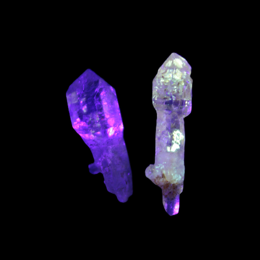 Two sceptre crystals with bridges, enhydro & hydrocarbons 5.3g in UV light