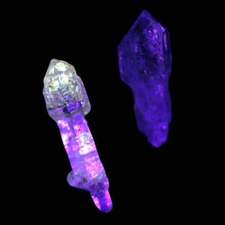 Two Fenster  sceptre crystals with bridges, enhydro & hydrocarbons 5.3g in UV light