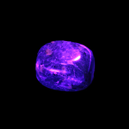 Yooperlite Sodalite polished stone 18-24mm 14-17g