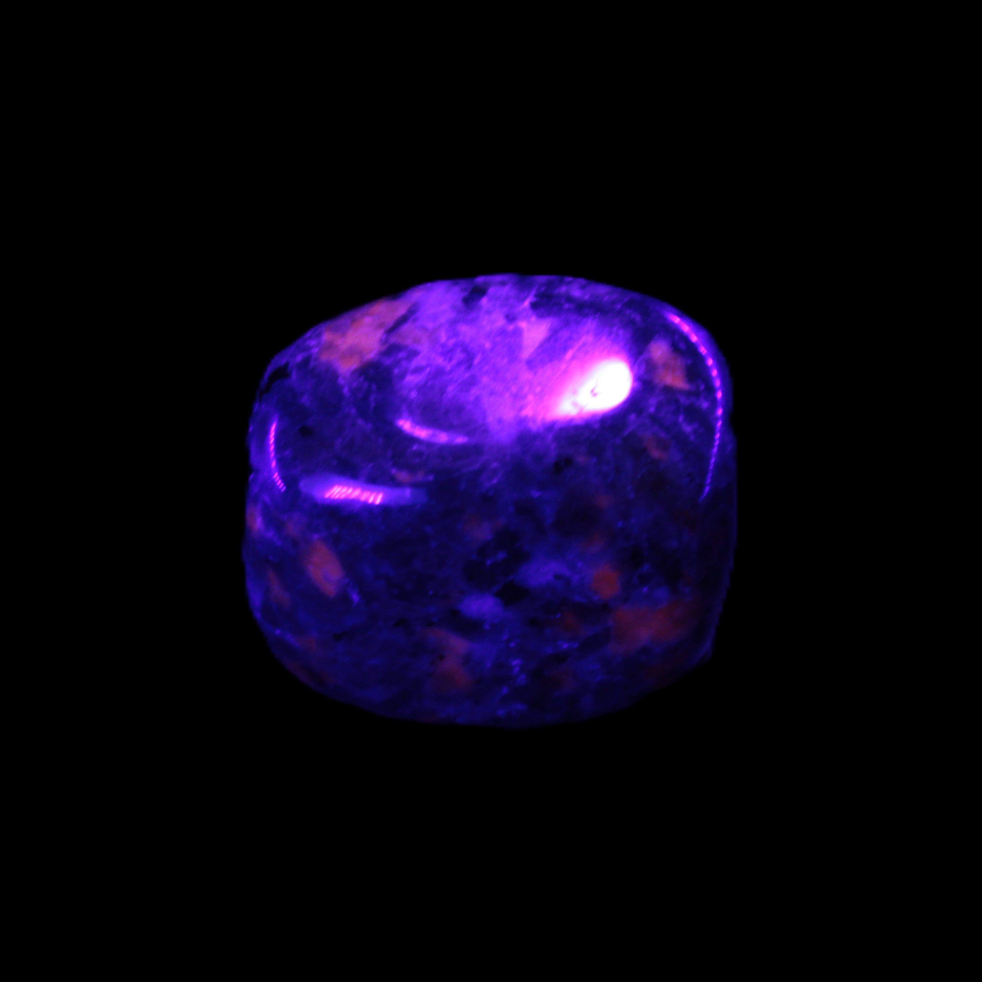 Yooperlite Sodalite polished stone 18-24mm 14-17g