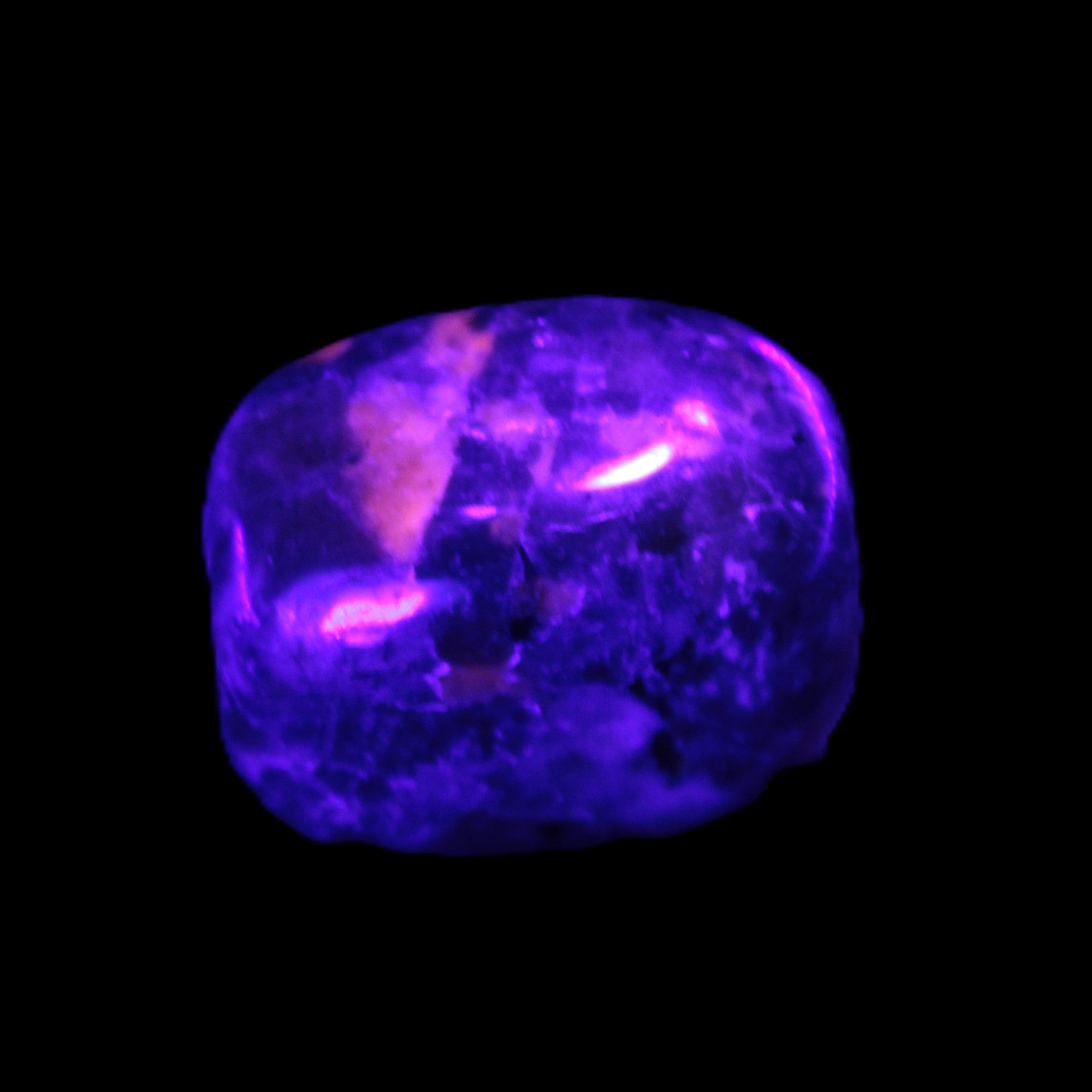 Yooperlite Sodalite polished stone 18-24mm 14-17g
