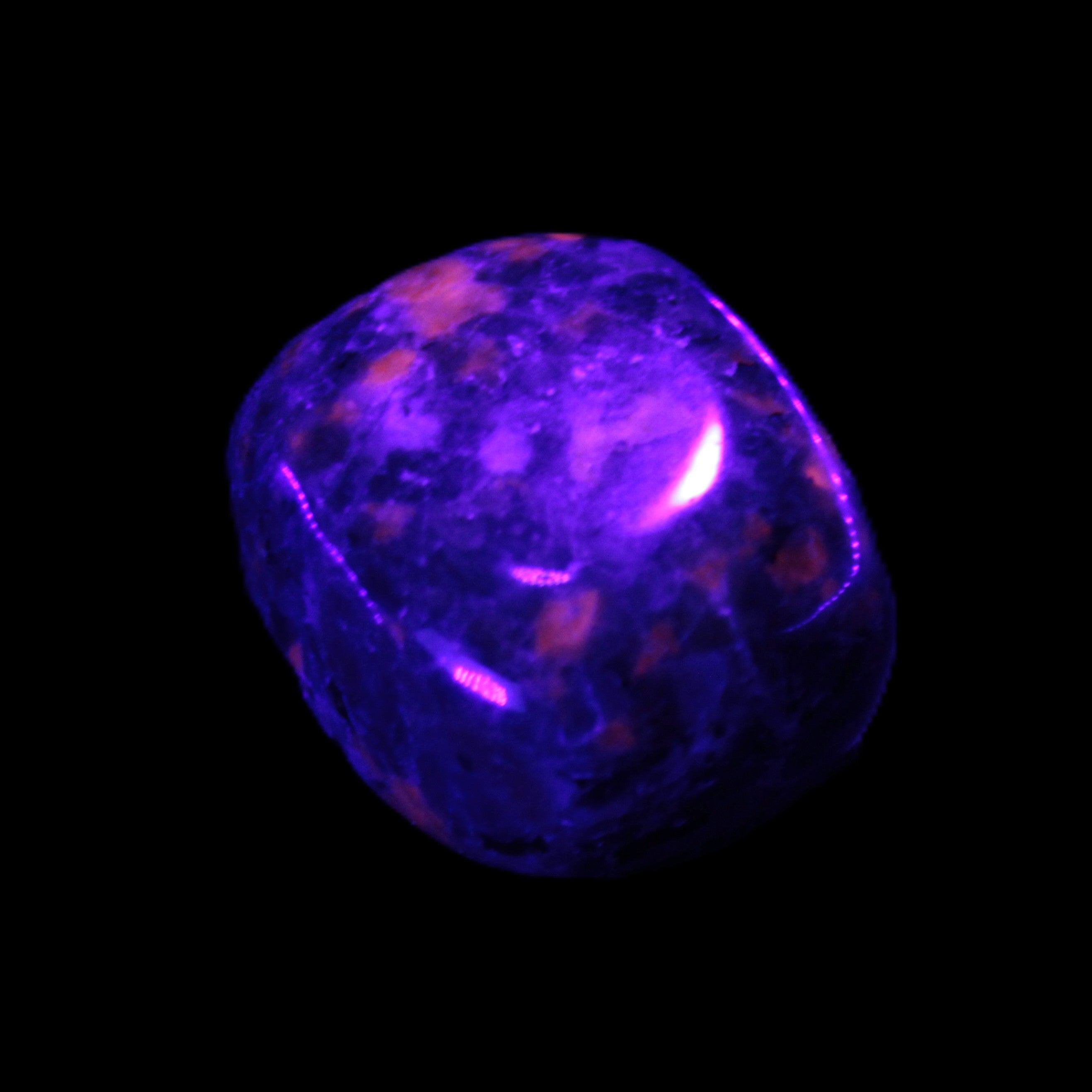 Yooperlite Sodalite polished stone 18-24mm 14-17g