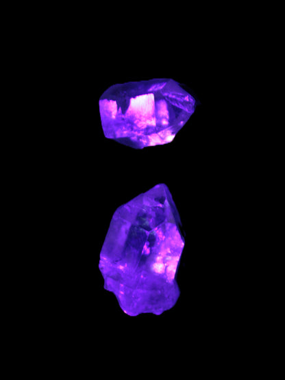 Fenster Quartz Two stubby double terminated crystals 4.4g in UV light