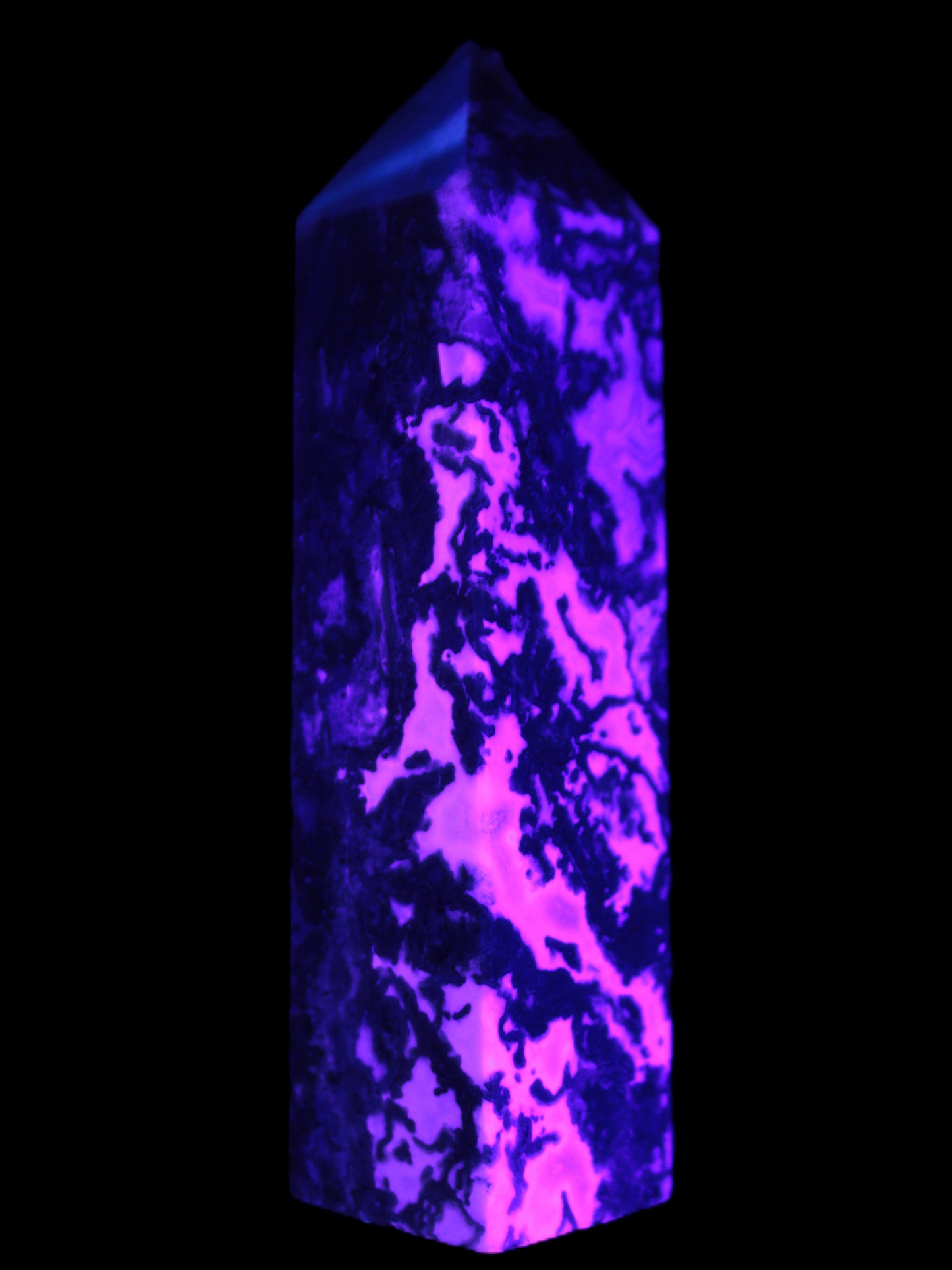 Ocean Moss Agate obelisk 35*147mm 413g in UV light