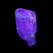 Fenster Crystal with hydrocarbons 34mm 11.6g in UV light