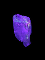 Fenster Crystal with hydrocarbons 34mm 11.6g in UV light