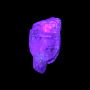 Fenster Crystal with hydrocarbons 34mm 11.6g in UV light