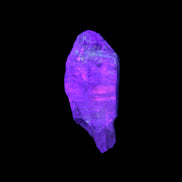 Fenster Crystal with hydrocarbons 34mm 11.6g in UV light