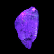 Fenster Crystal with hydrocarbons 34mm 11.6g in UV light