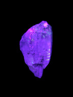Fenster Crystal with hydrocarbons 34mm 11.6g in UV light