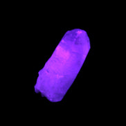 Fenster Crystal with hydrocarbons 35mm 10.0g in UV light