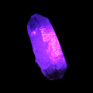 Fenster Crystal with hydrocarbons 35mm 10.0g in UV light