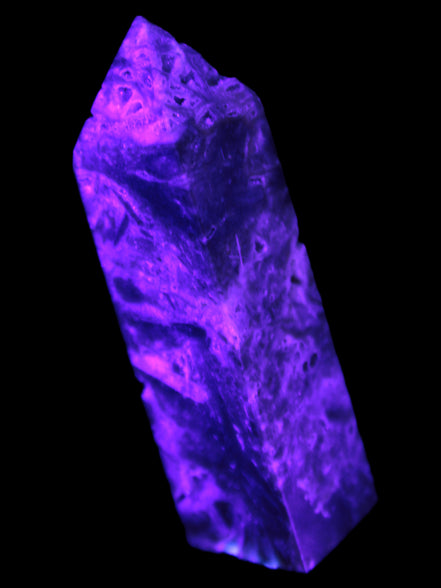 Sphalerite geode 24*89mm wand 94g in UV light - Rocks and Things Store