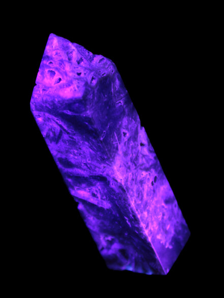 Sphalerite geode 24*89mm wand 94g in UV light - Rocks and Things Store