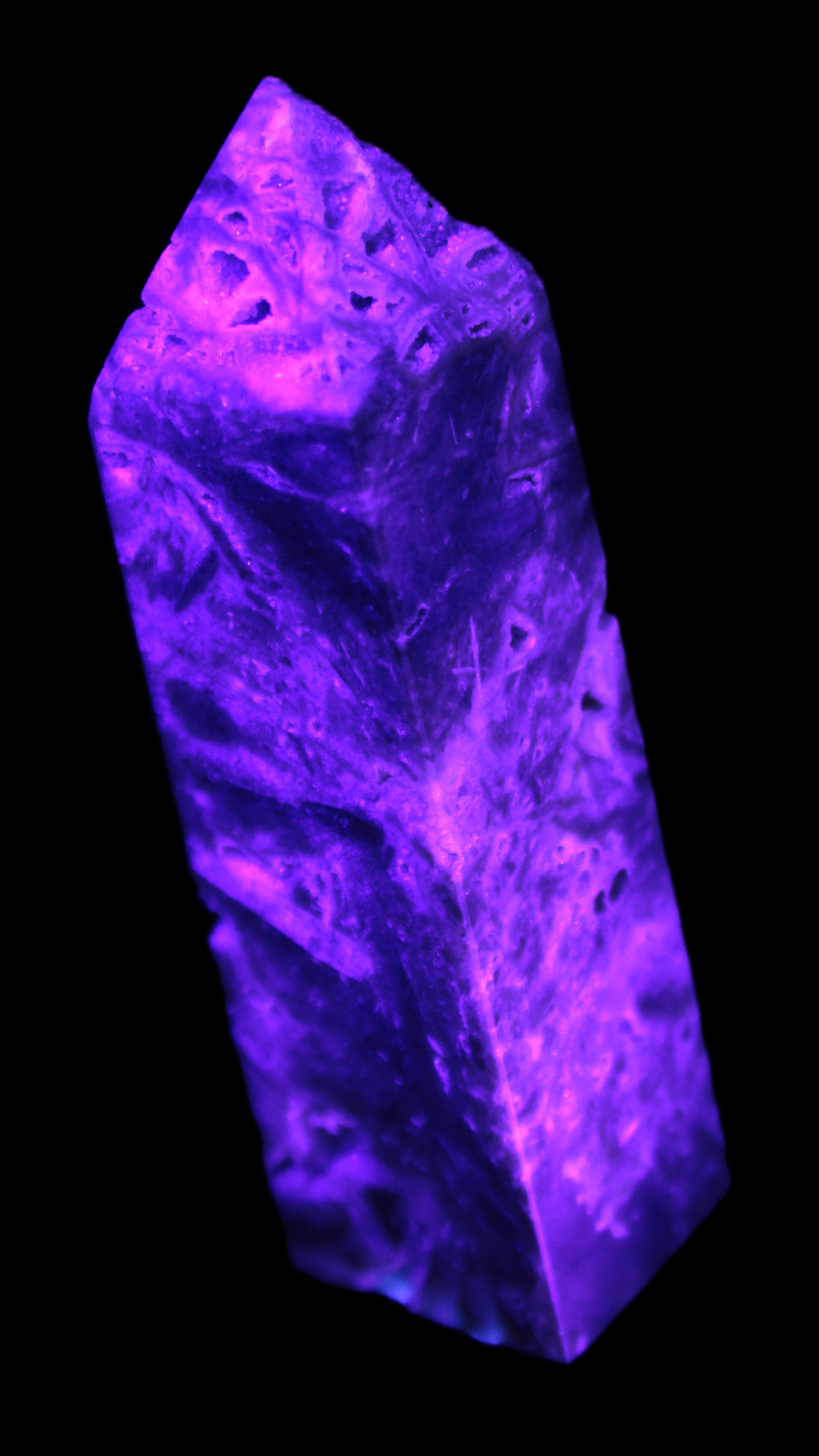 Sphalerite geode 24*89mm wand 94g in UV light - Rocks and Things Store