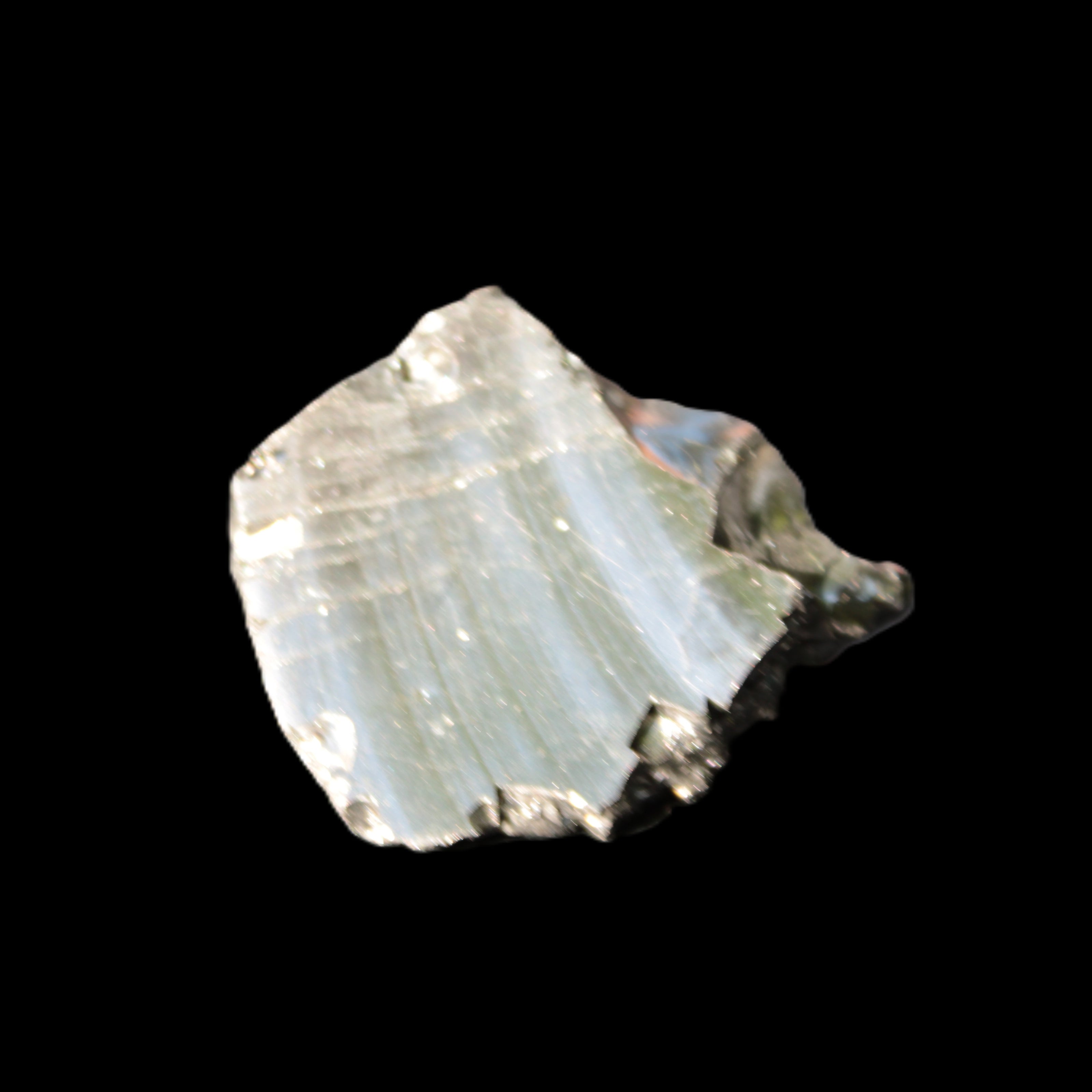Noble Elite Shungite 18.9g in sunshine reflecting the sky