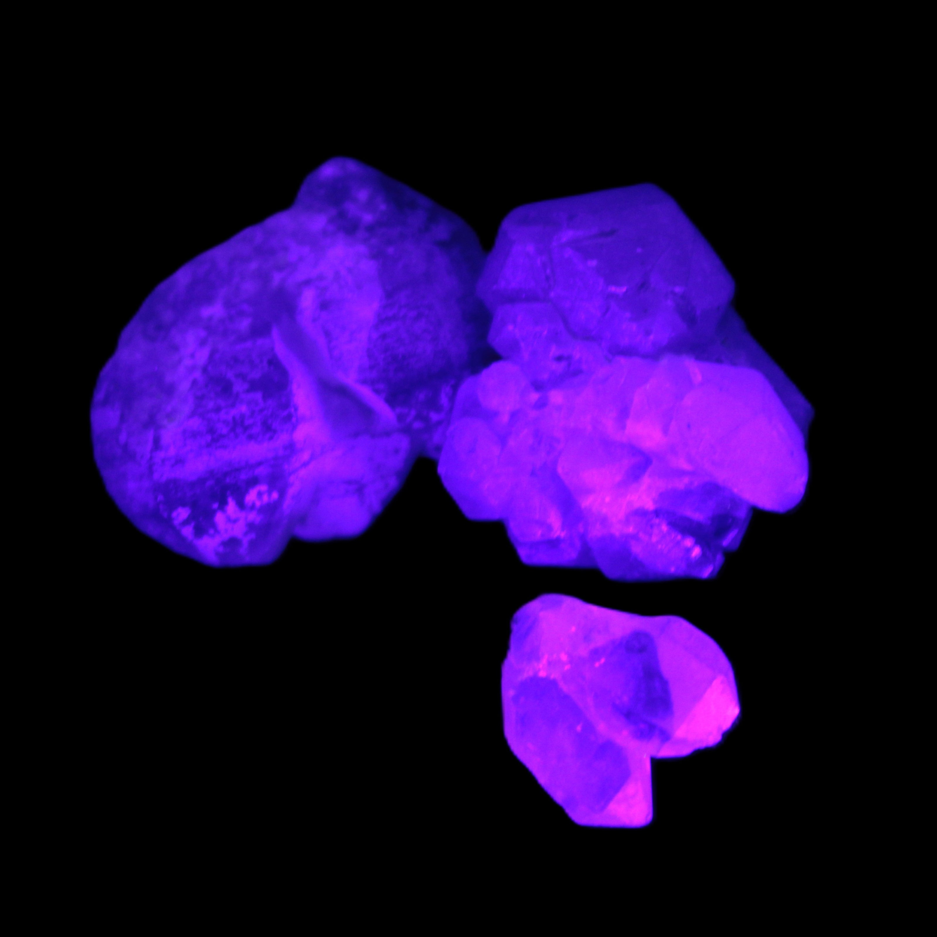 Natural Elestial Amethyst 2/3 crystals 12-14g in UV light