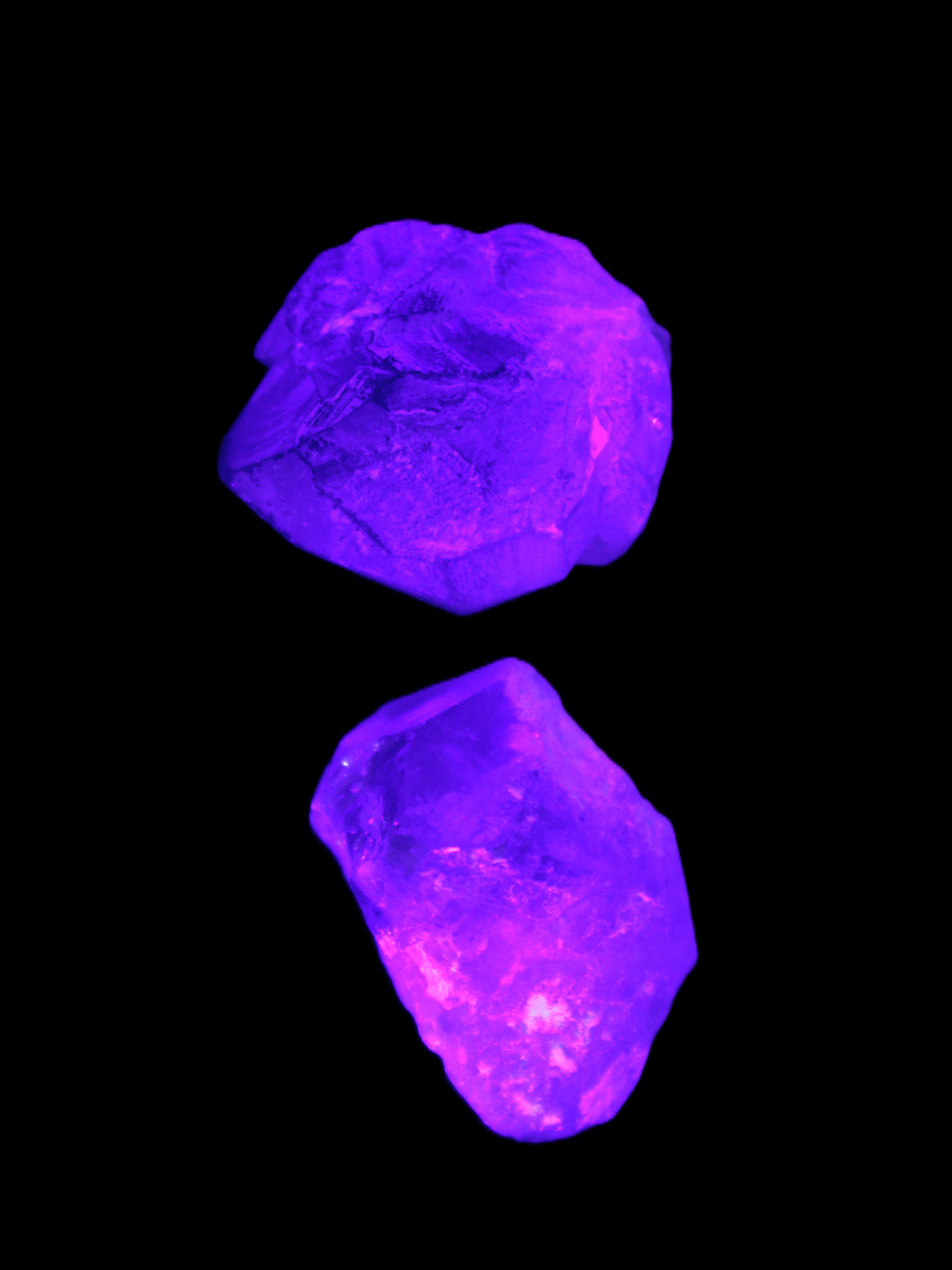 Natural Elestial Amethyst 2/3 crystals 12-14g in UV light
