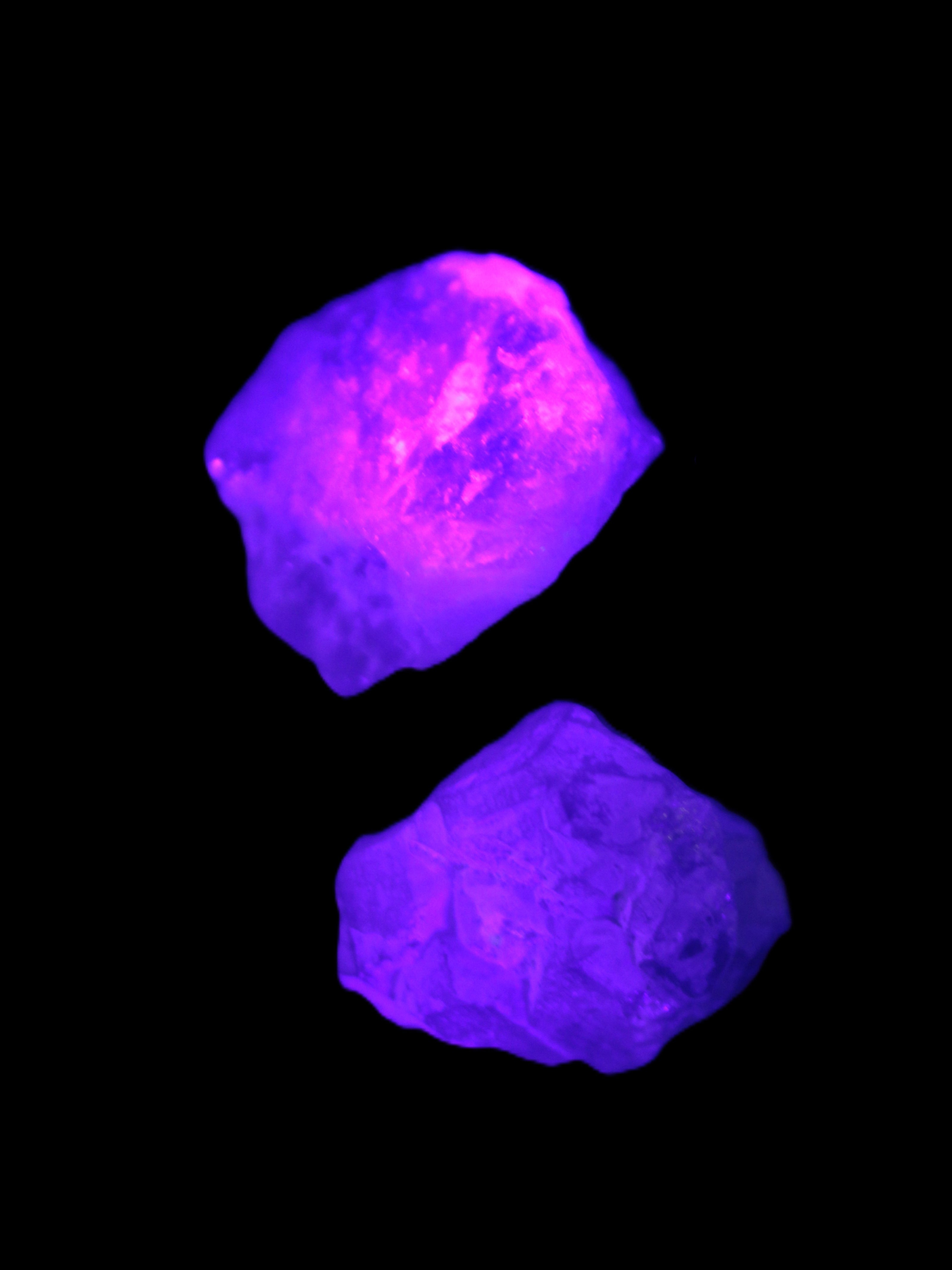 Natural Elestial Amethyst 2/3 crystals 12-14g in UV light