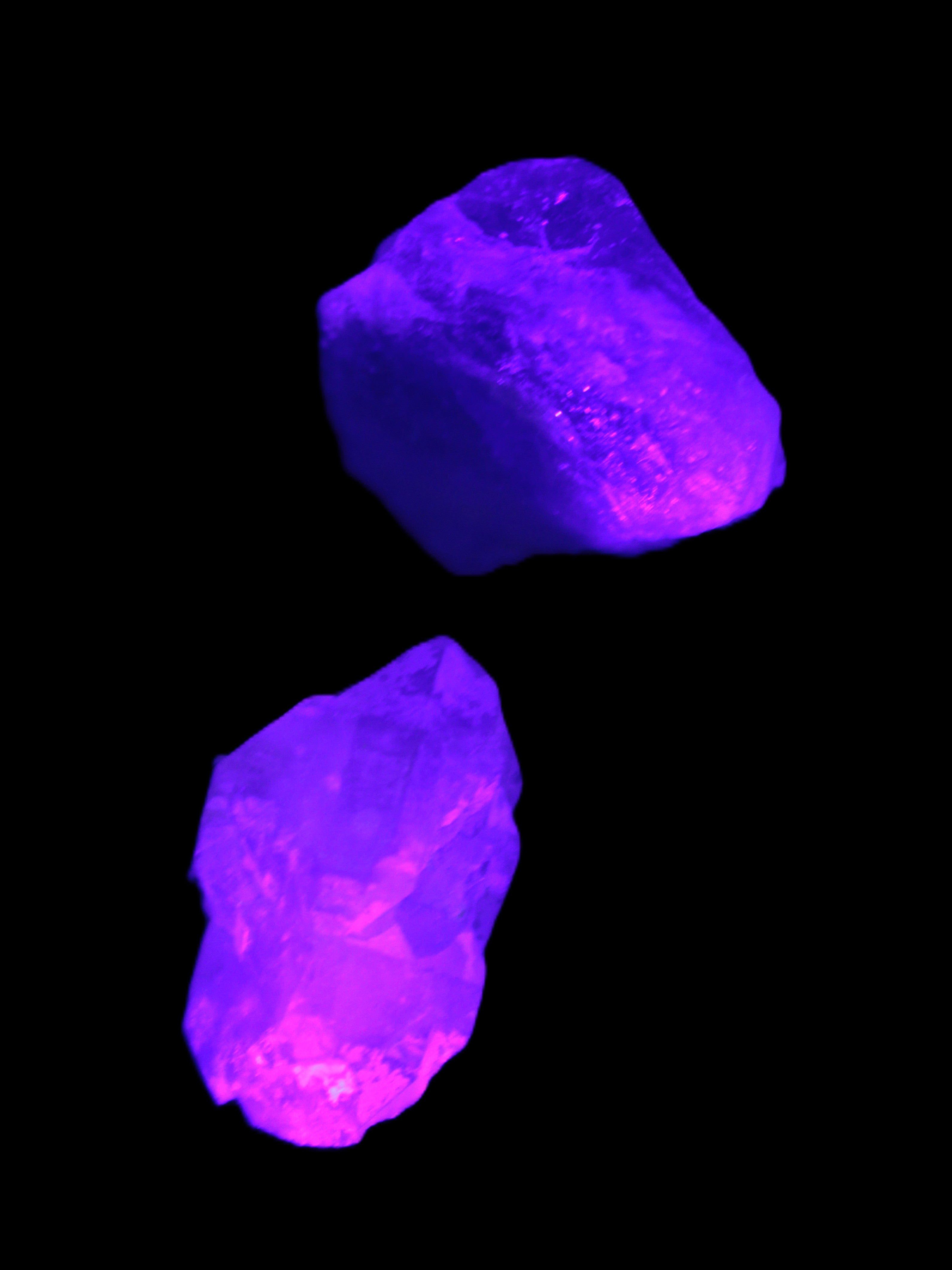 Natural Elestial Amethyst 2/3 crystals 12-14g in UV light