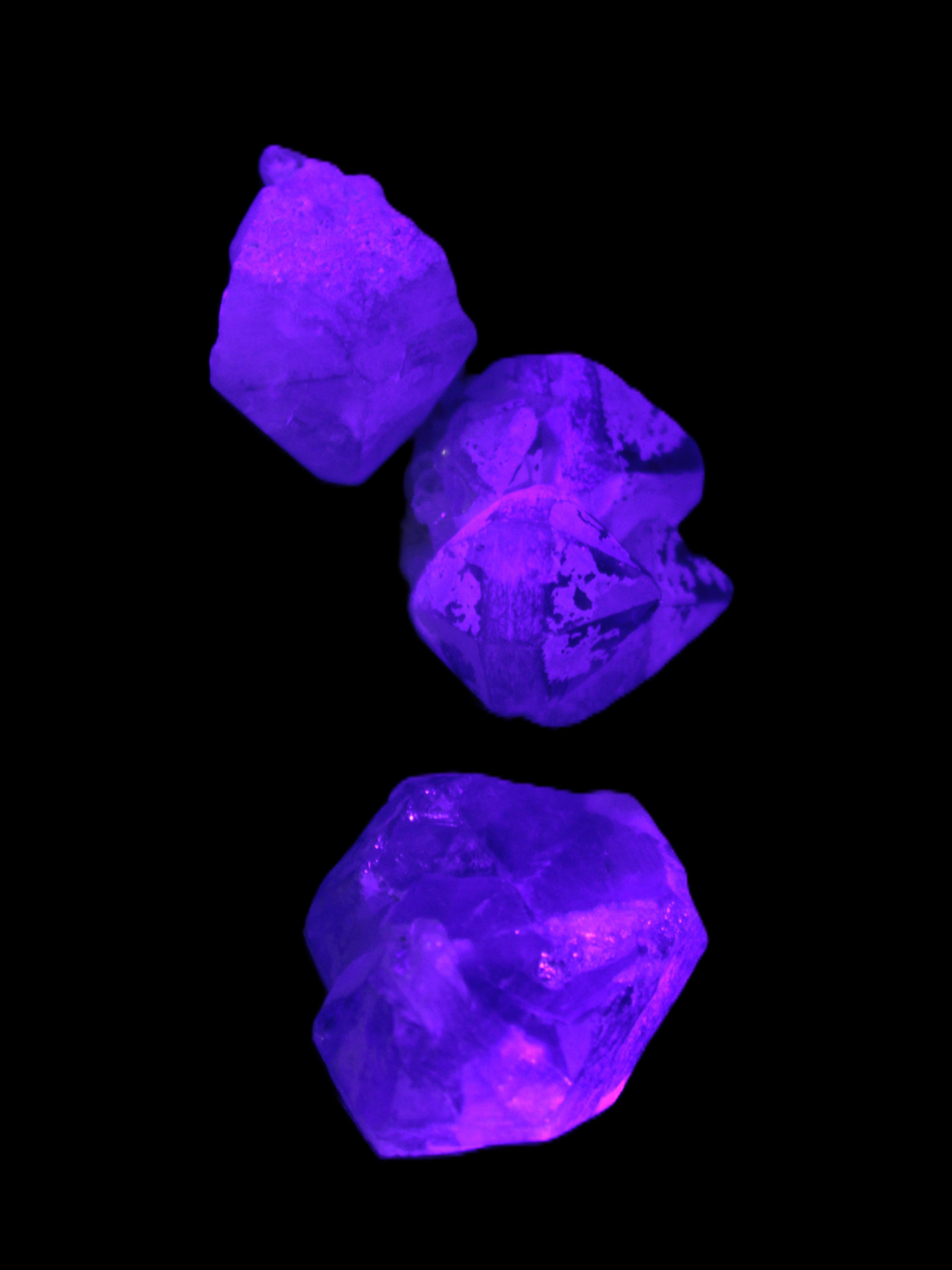 Natural Elestial Amethyst 2/3 crystals 12-14g in UV light