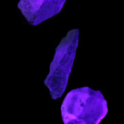 Chrysocolla Shattuckite Malachite 3 natural stones 10g in UV light - Rocks and Things Store