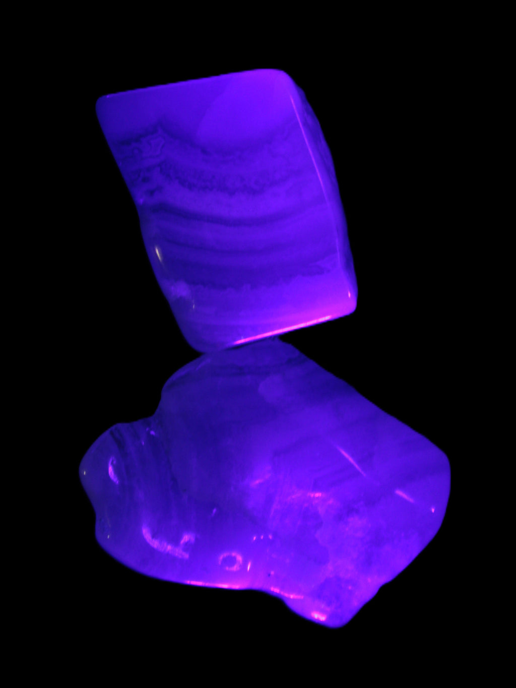 Blue Lace Agate 2 polished stones 10g in UV light