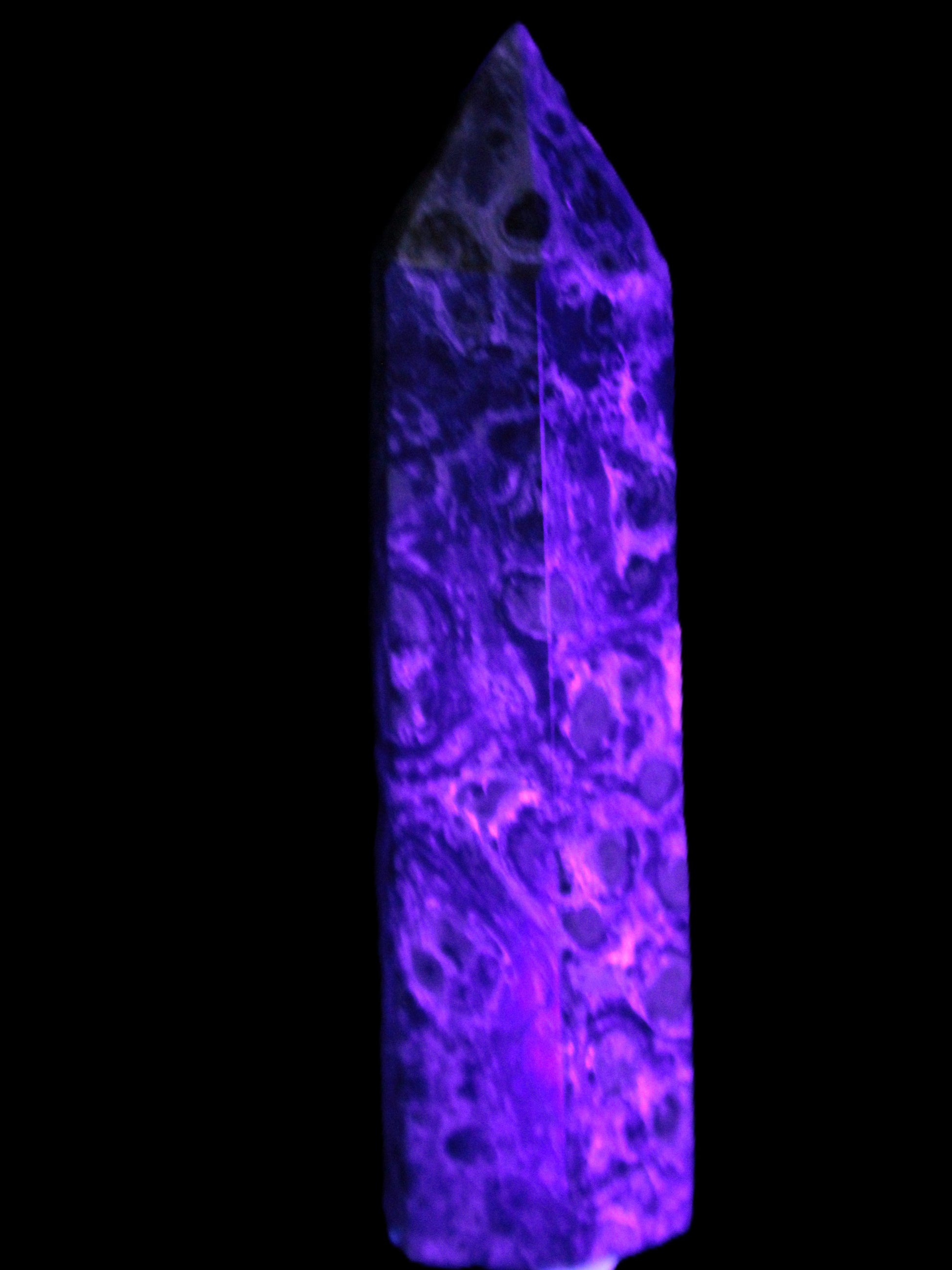 Kambaba Jasper wand 94mm 87g in UV light -  Rocks and Things Store