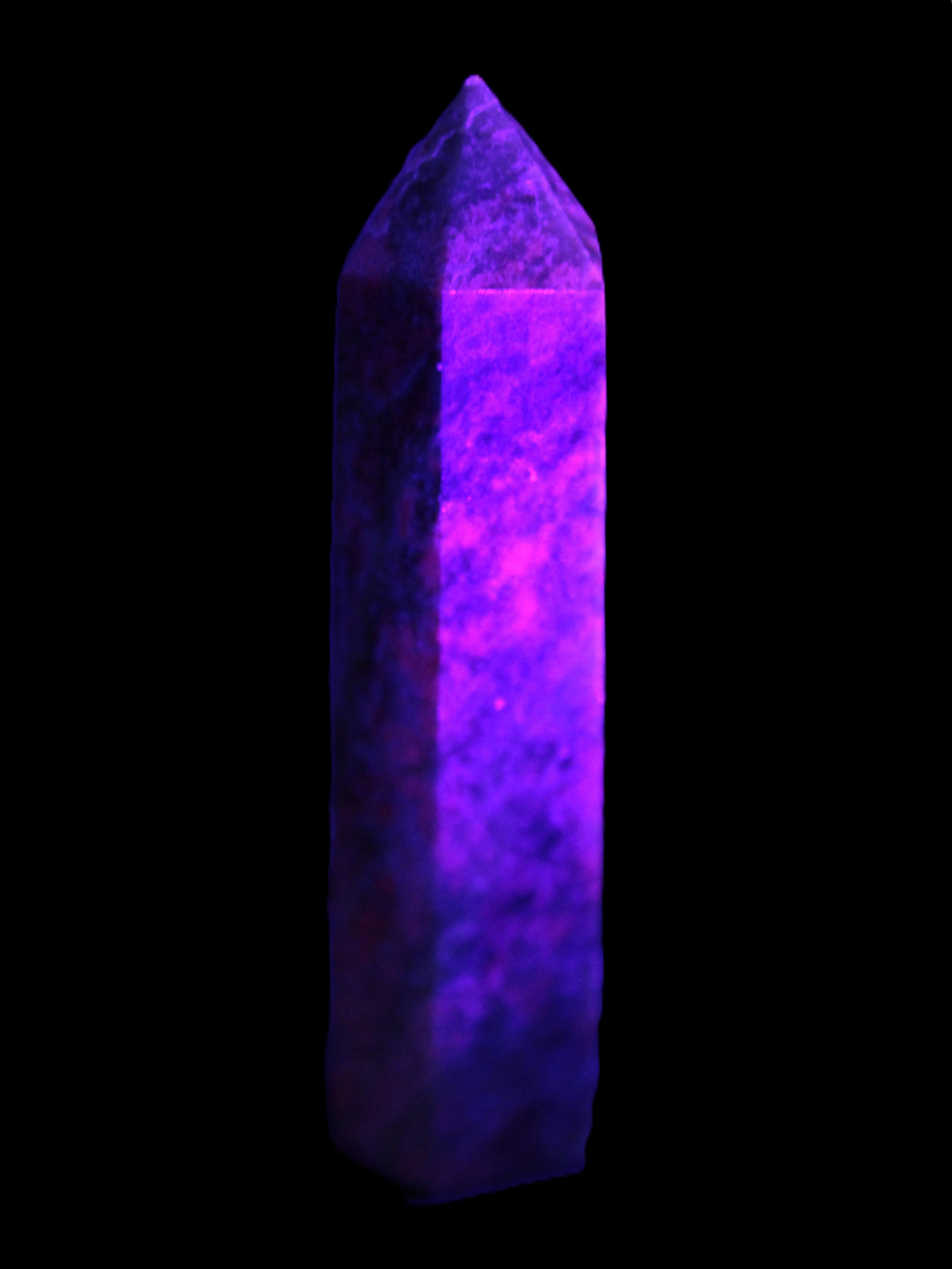 Plum Blossom Jade Rhodonite wand 93g in UV light