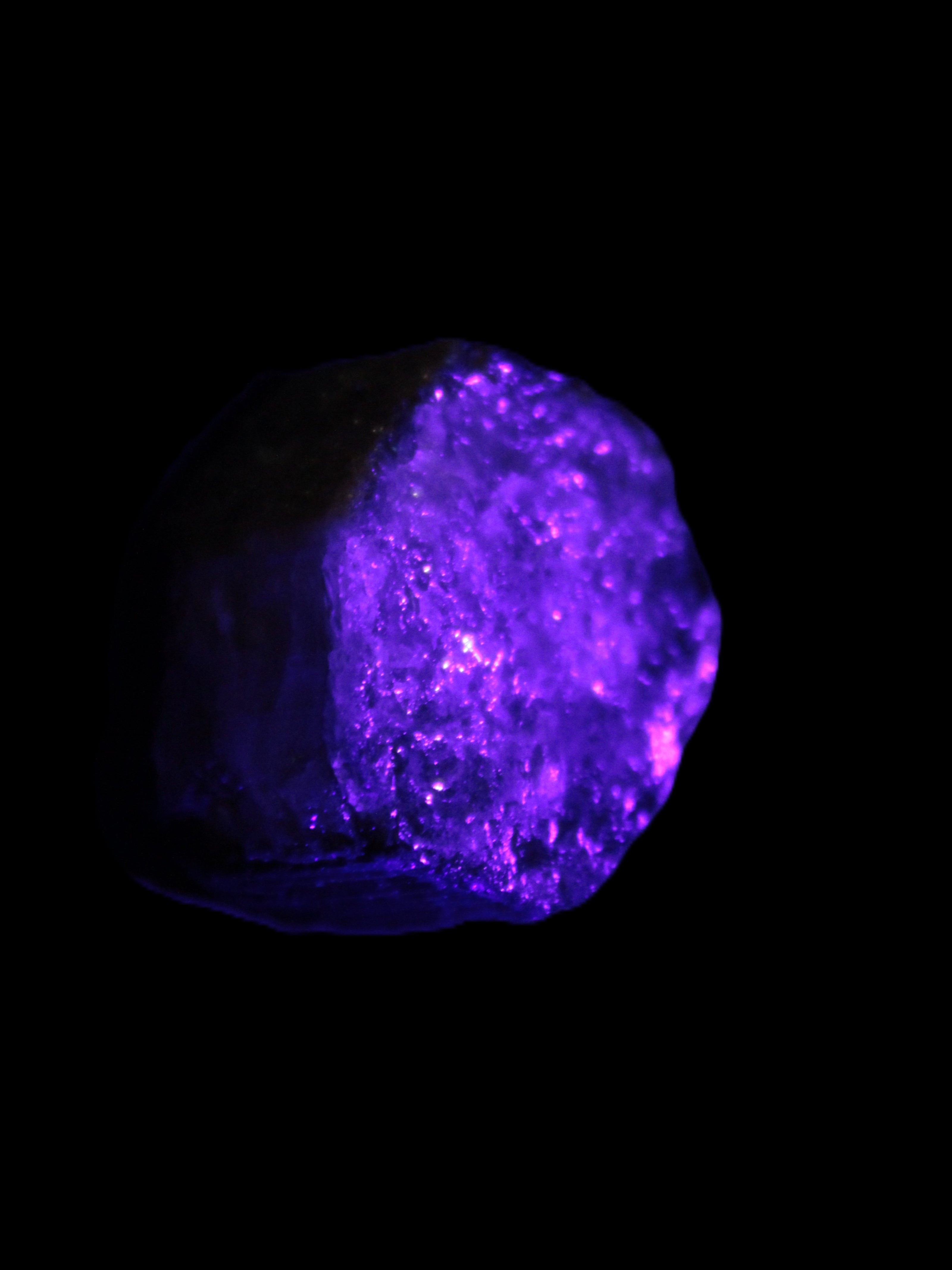 Green Tourmaline crystal 14mm 21g in UV light