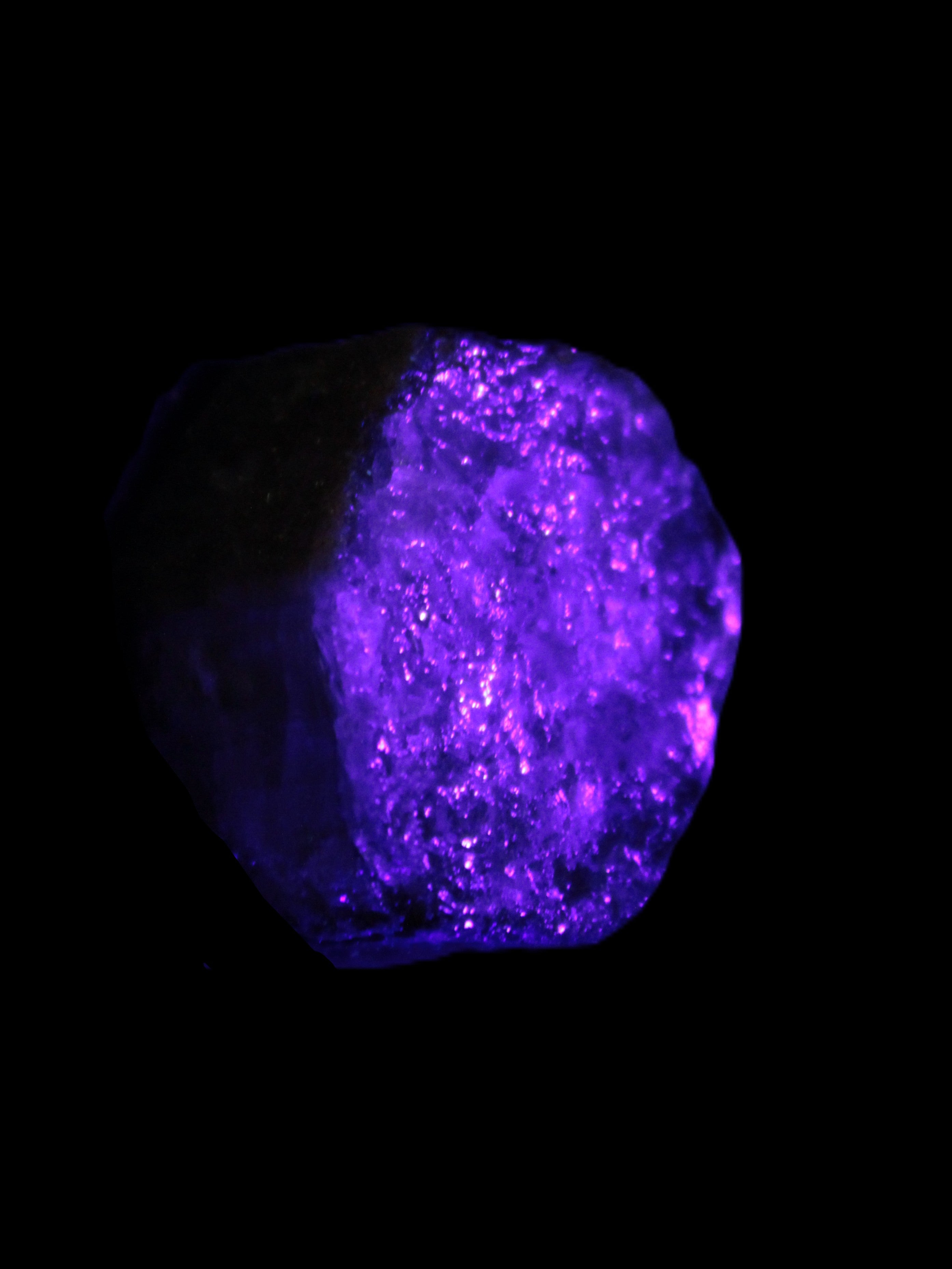 Green Tourmaline crystal 14mm 21g in UV light