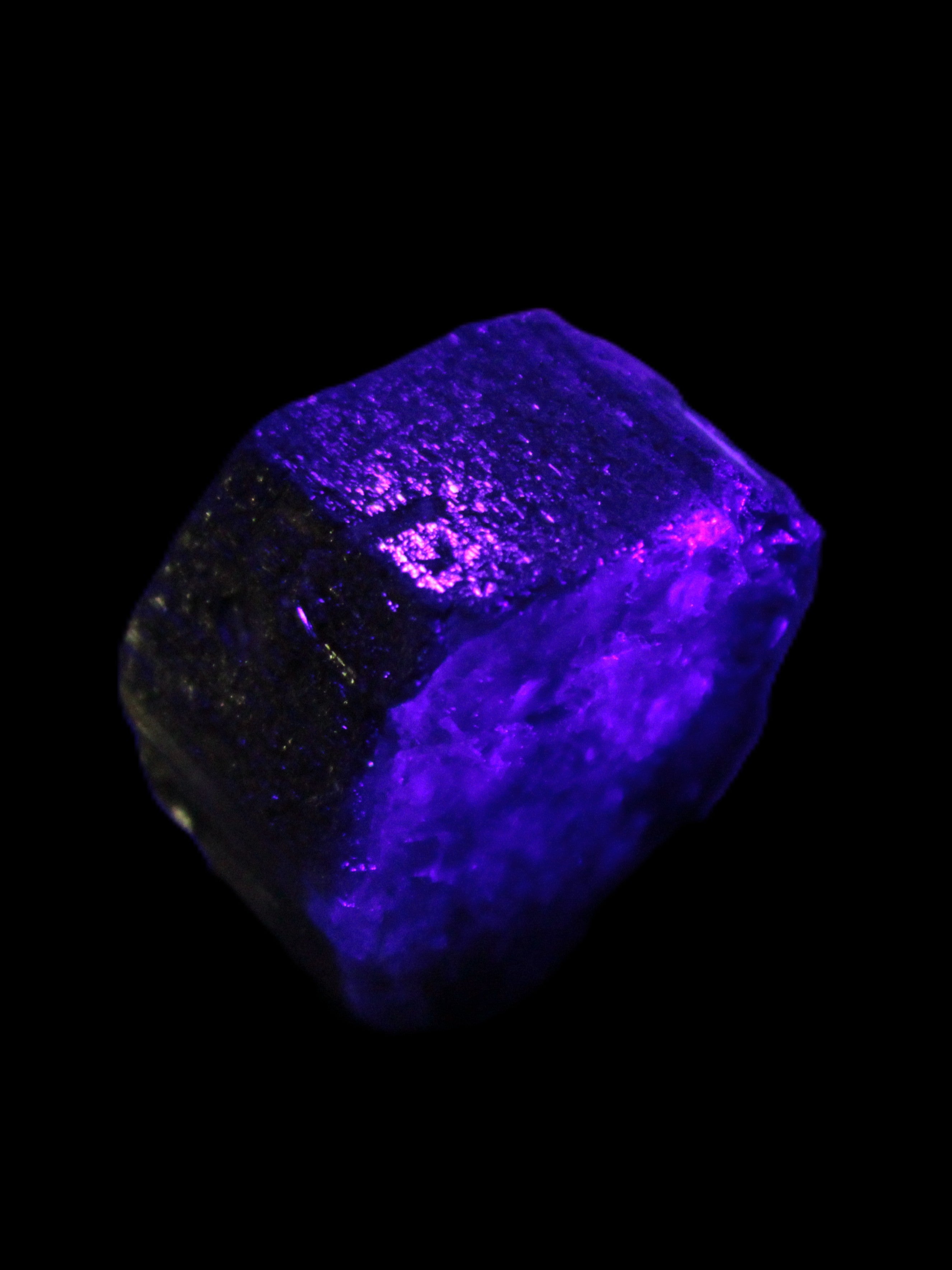 Green Tourmaline crystal 14mm 21g in UV light