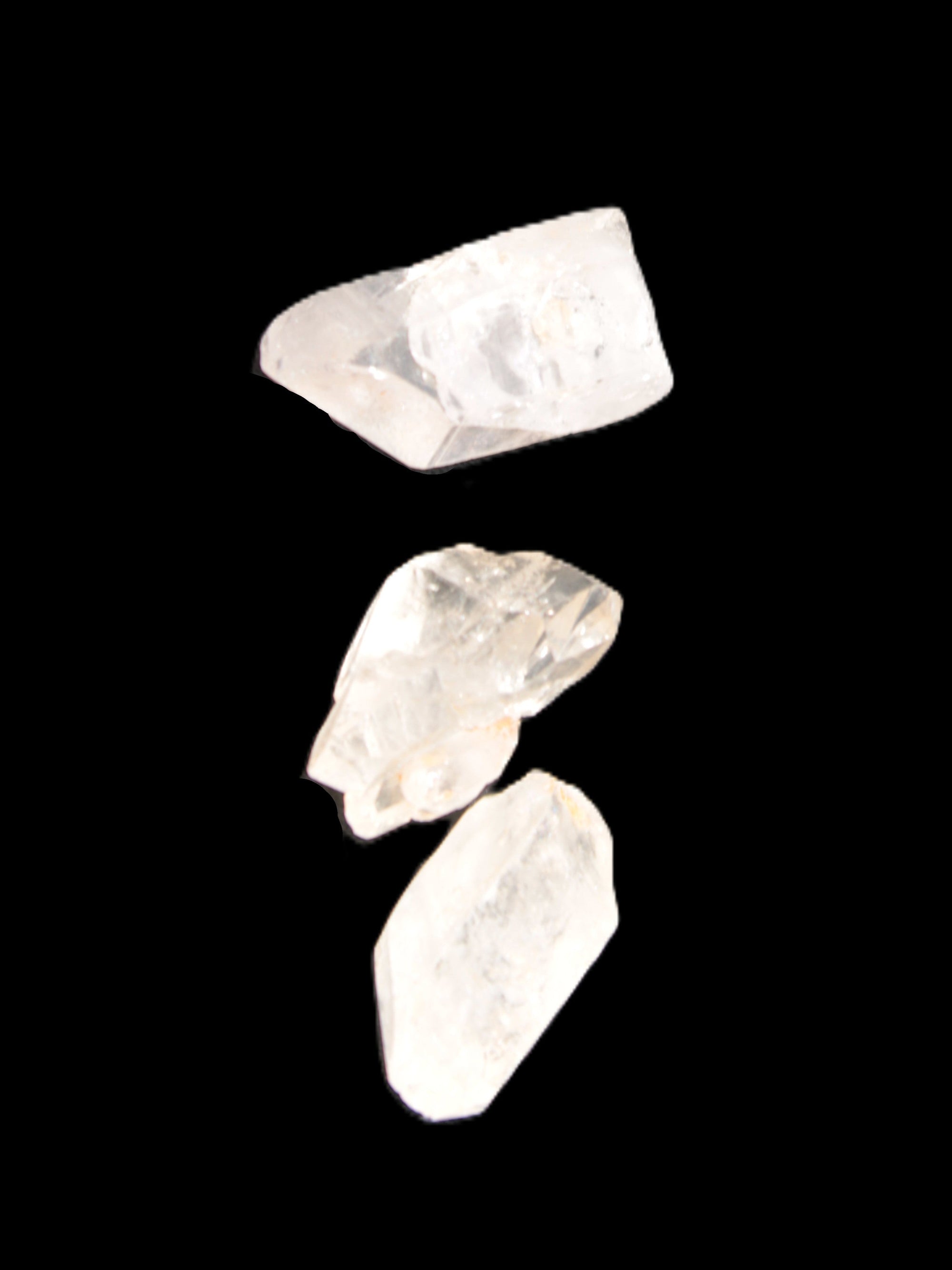 Three Fenster crystals with hydrocarbons, enhydros 7.2g in sunshine