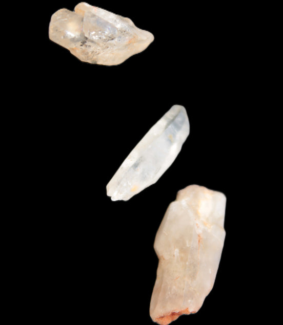 Three Fenster crystals with hydrocarbons/enhydros 8.2g in sunlight