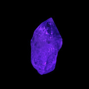 Fenster Crystal with hydrocarbons 19*35mm 10.0g in UV light