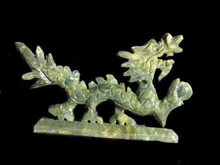 Green Jade dragon 200*28*118mm 670g in sunlight