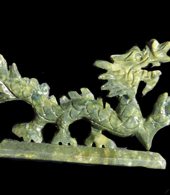 Green Jade dragon 200*28*118mm 670g in sunlight