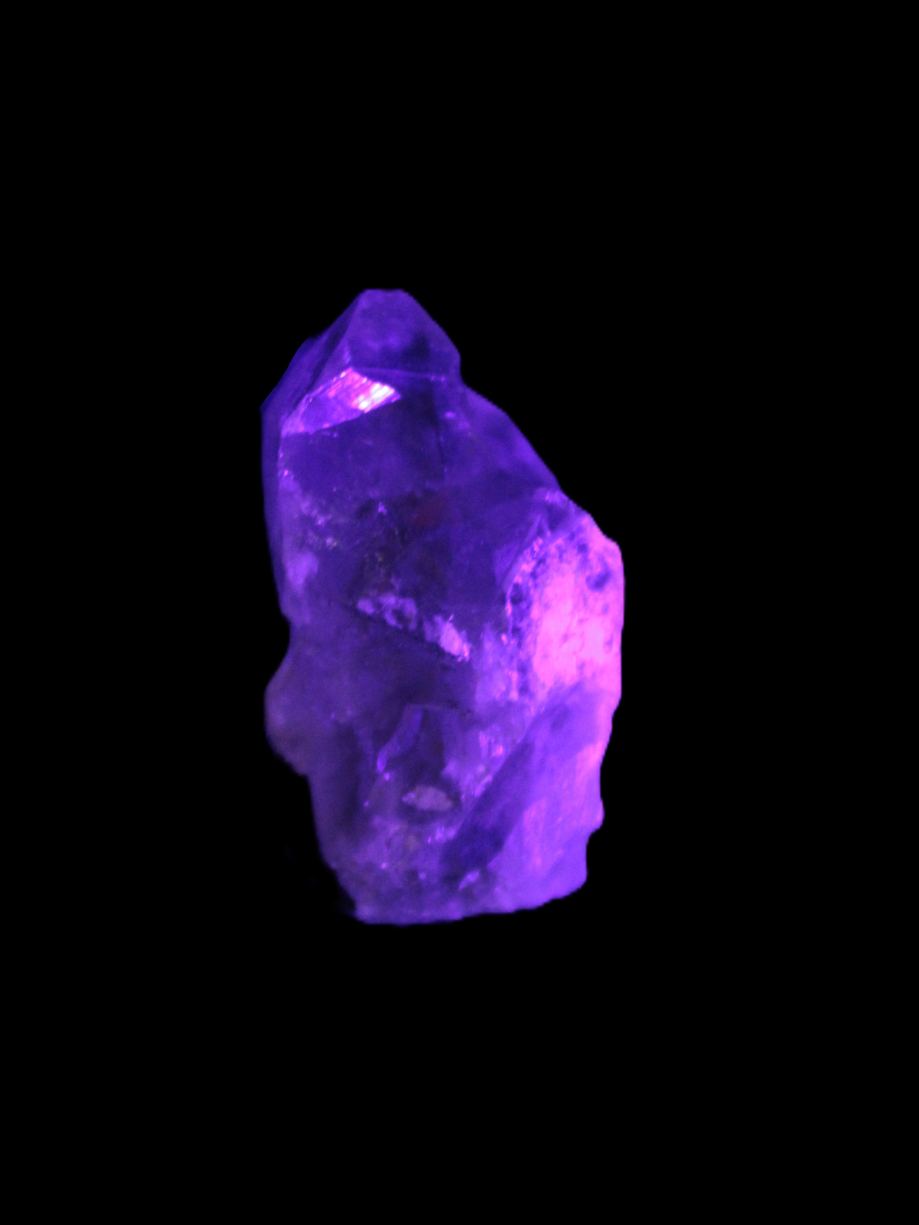 Natural elestial Amethyst crystal 37mm 19.2g in UV light