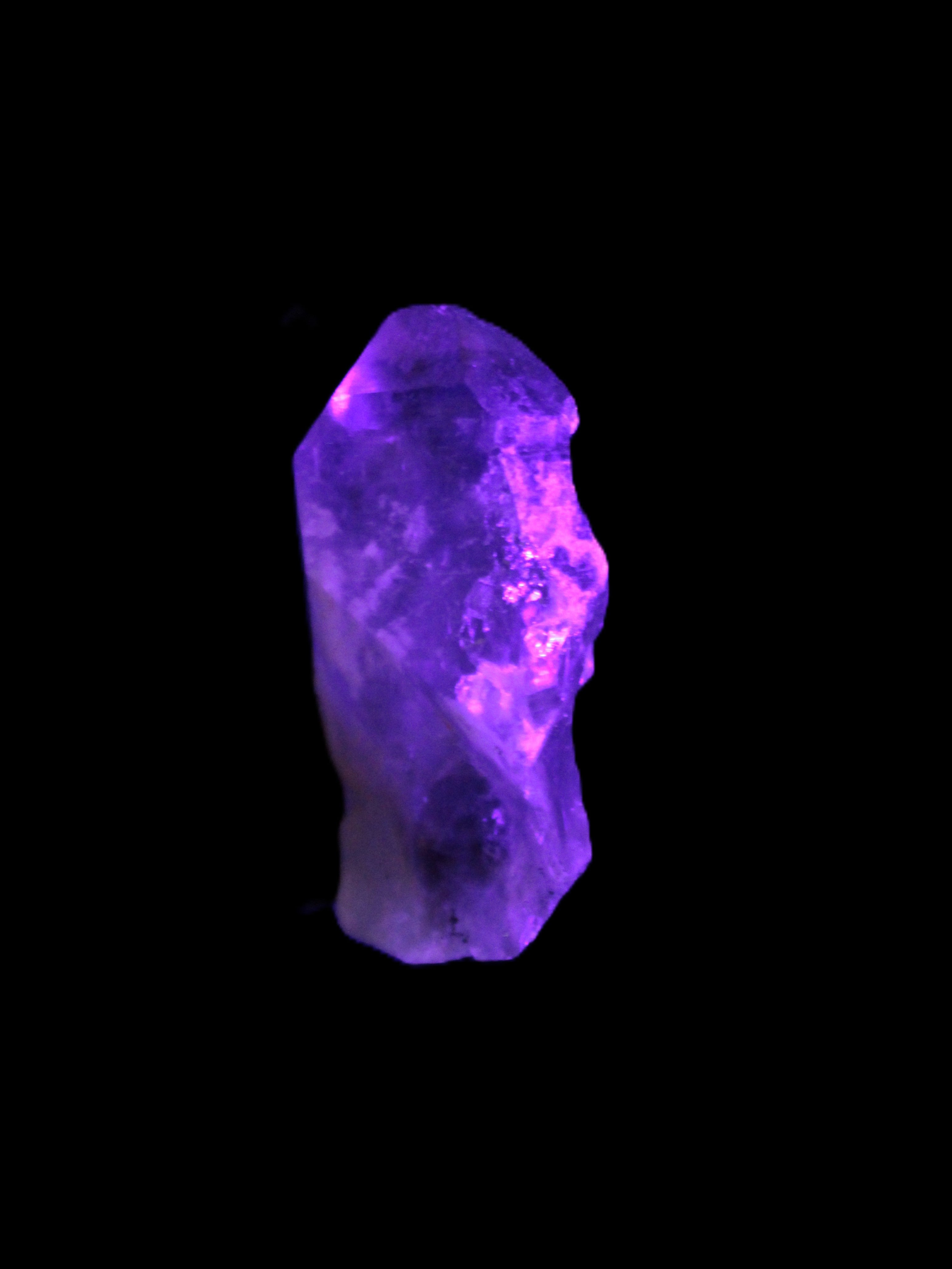 Natural elestial Amethyst crystal 37mm 19.2g in UV light
