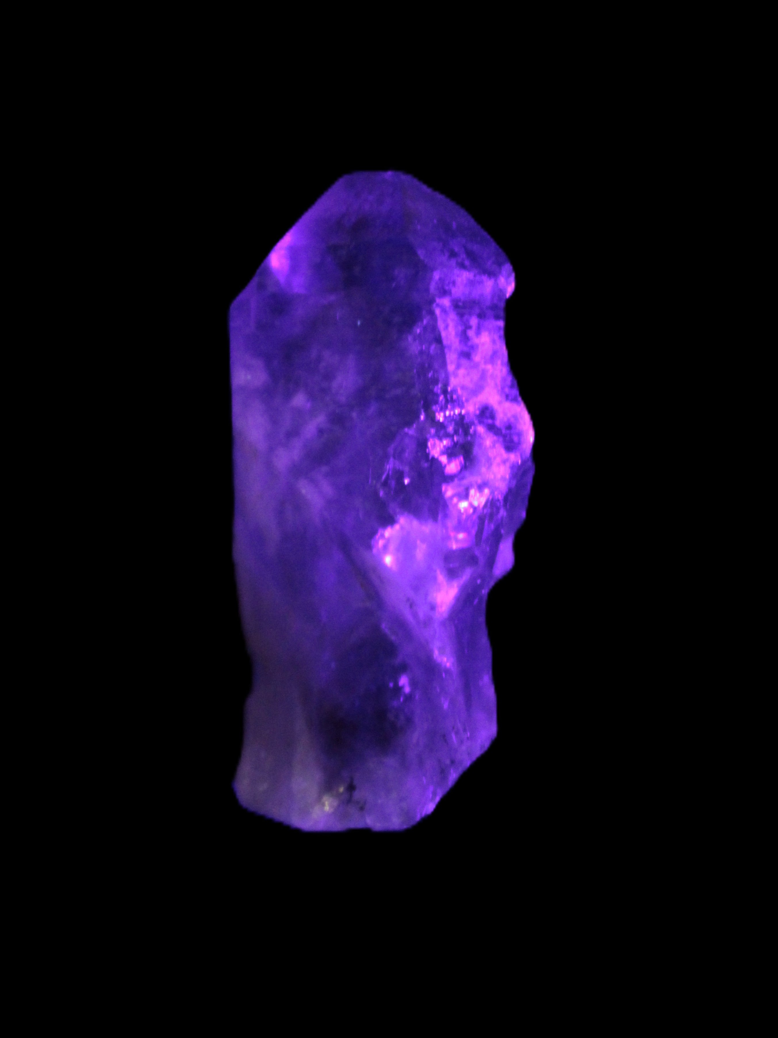 Natural elestial Amethyst crystal 37mm 19.2g in UV light