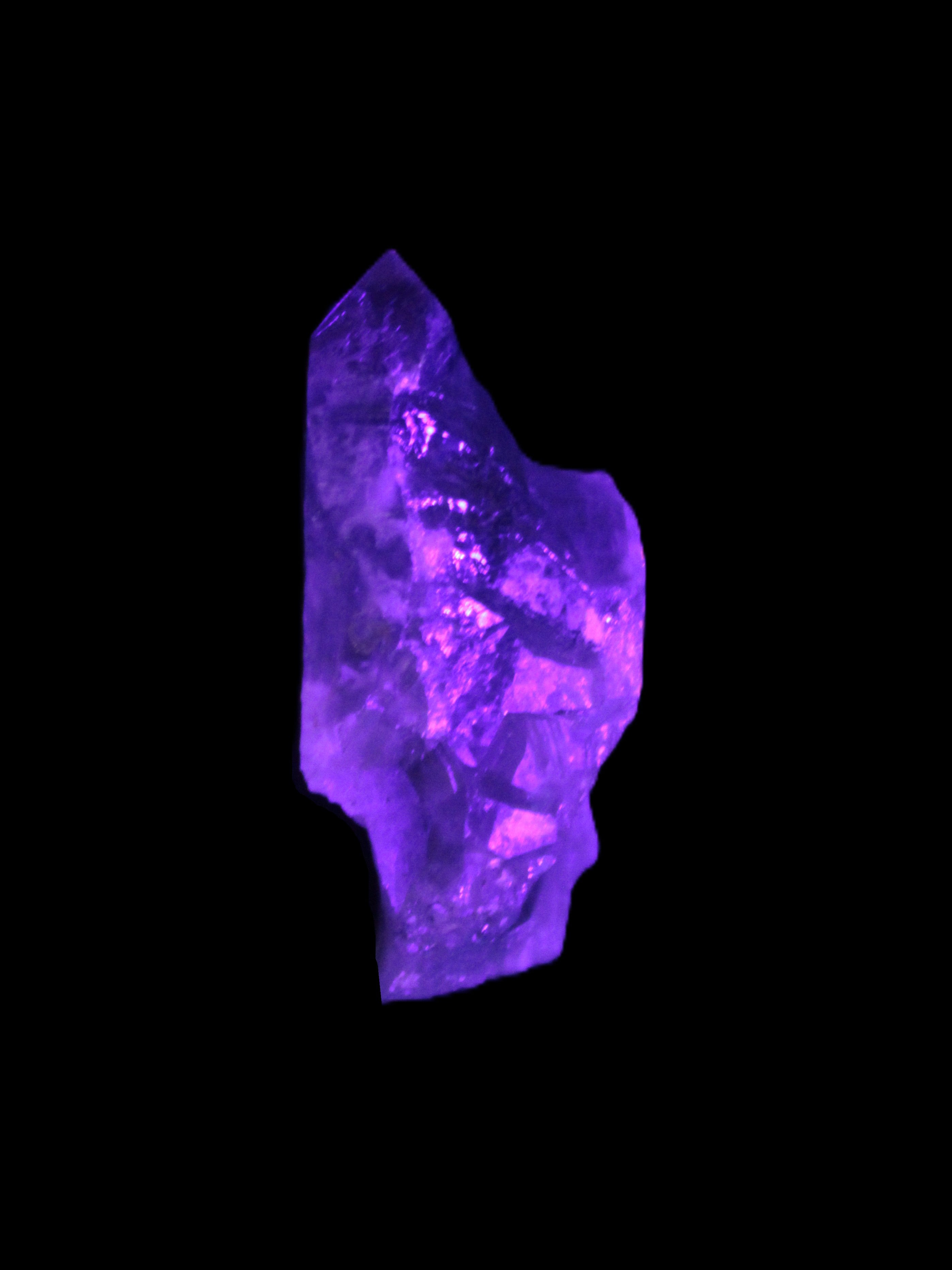 Natural elestial Amethyst crystal 37mm 19.2g in UV light