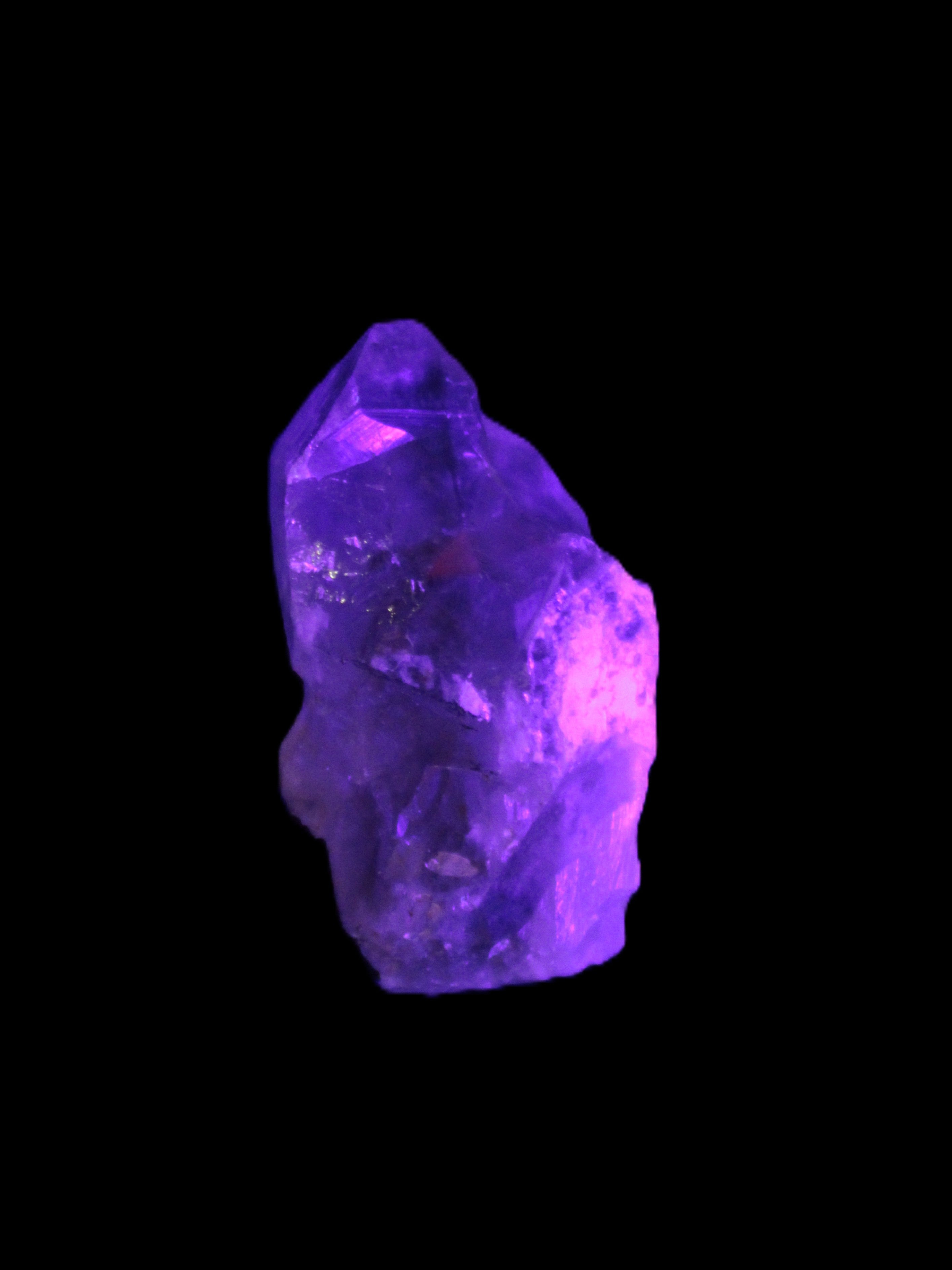 Natural elestial Amethyst crystal 37mm 19.2g in UV light