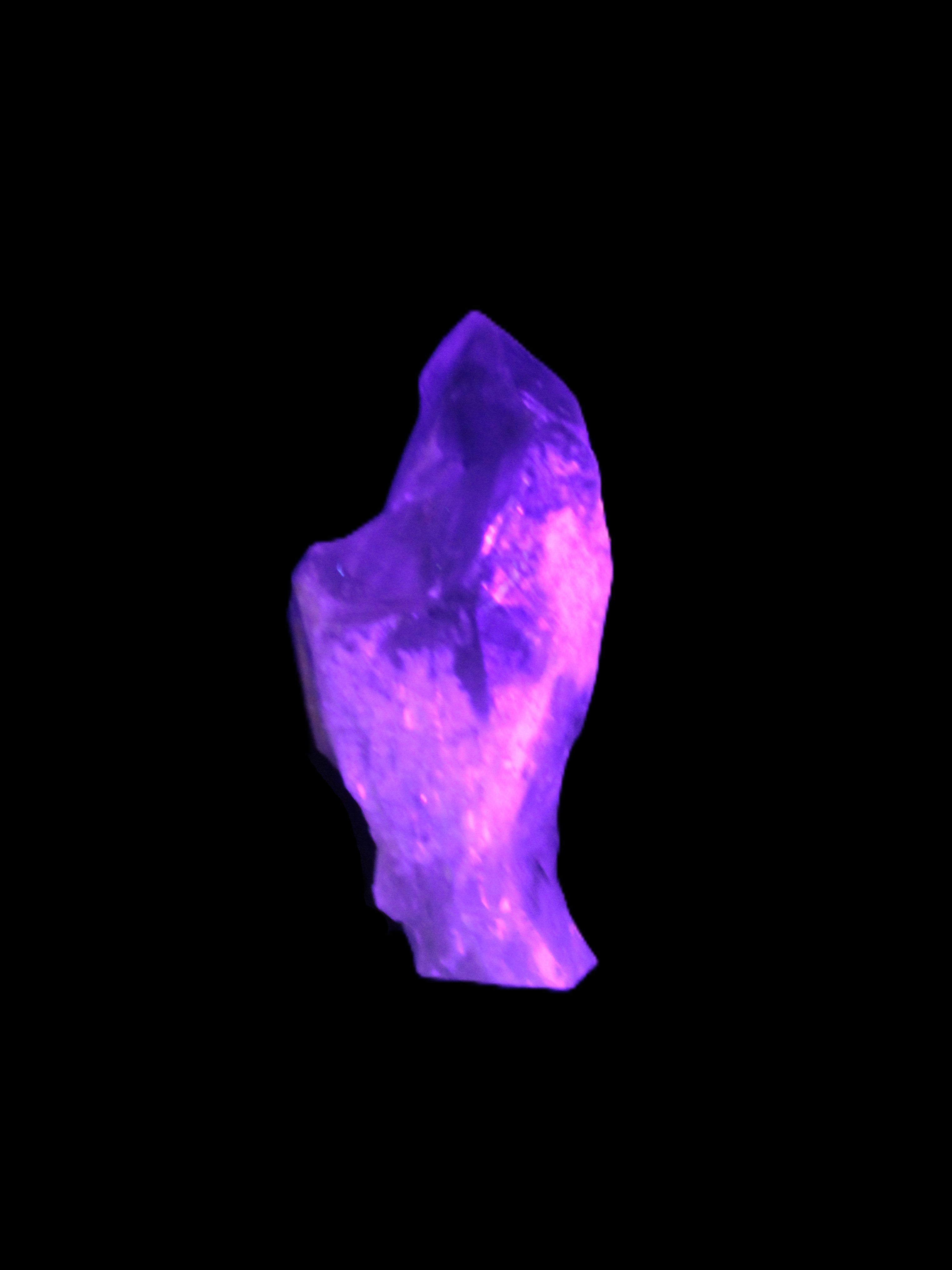 Natural elestial Amethyst crystal 37mm 19.2g in UV light