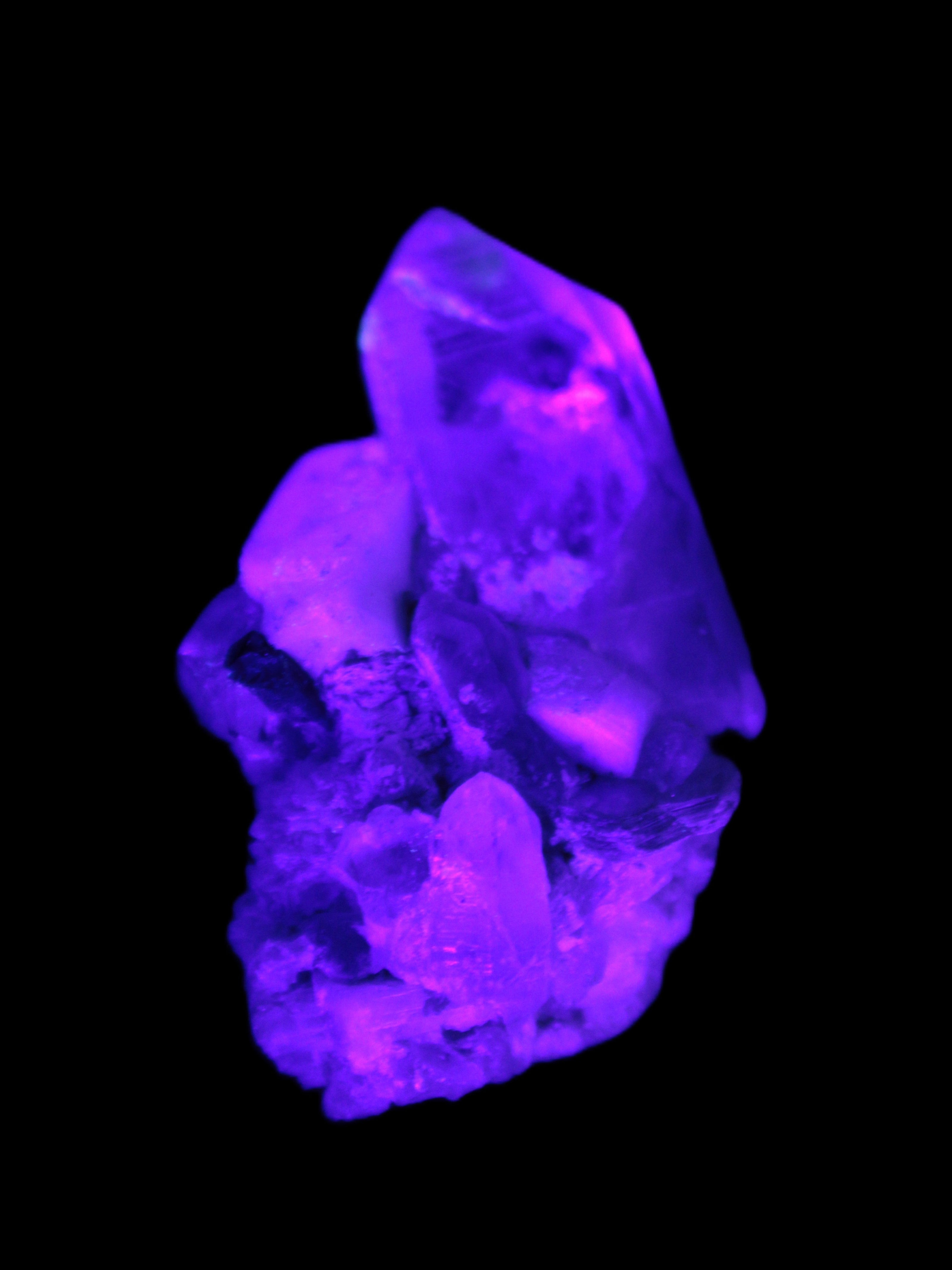Quartz, Tourmaline, Feldspar cluster specimen 43mm 23.7g in UV light - Rocks and Things Store