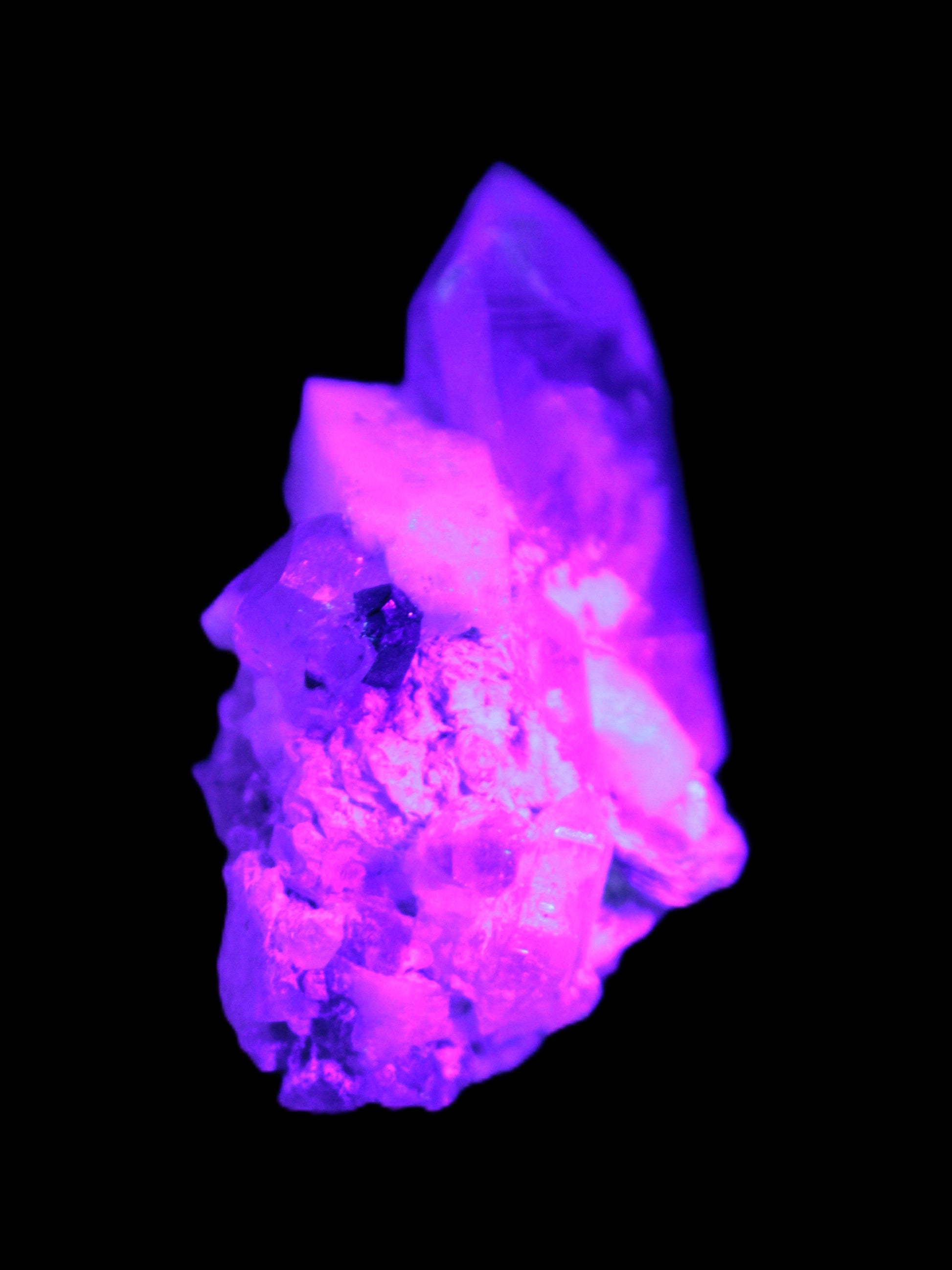 Quartz, Tourmaline, Feldspar cluster specimen 43mm 23.7g in UV light - Rocks and Things Store