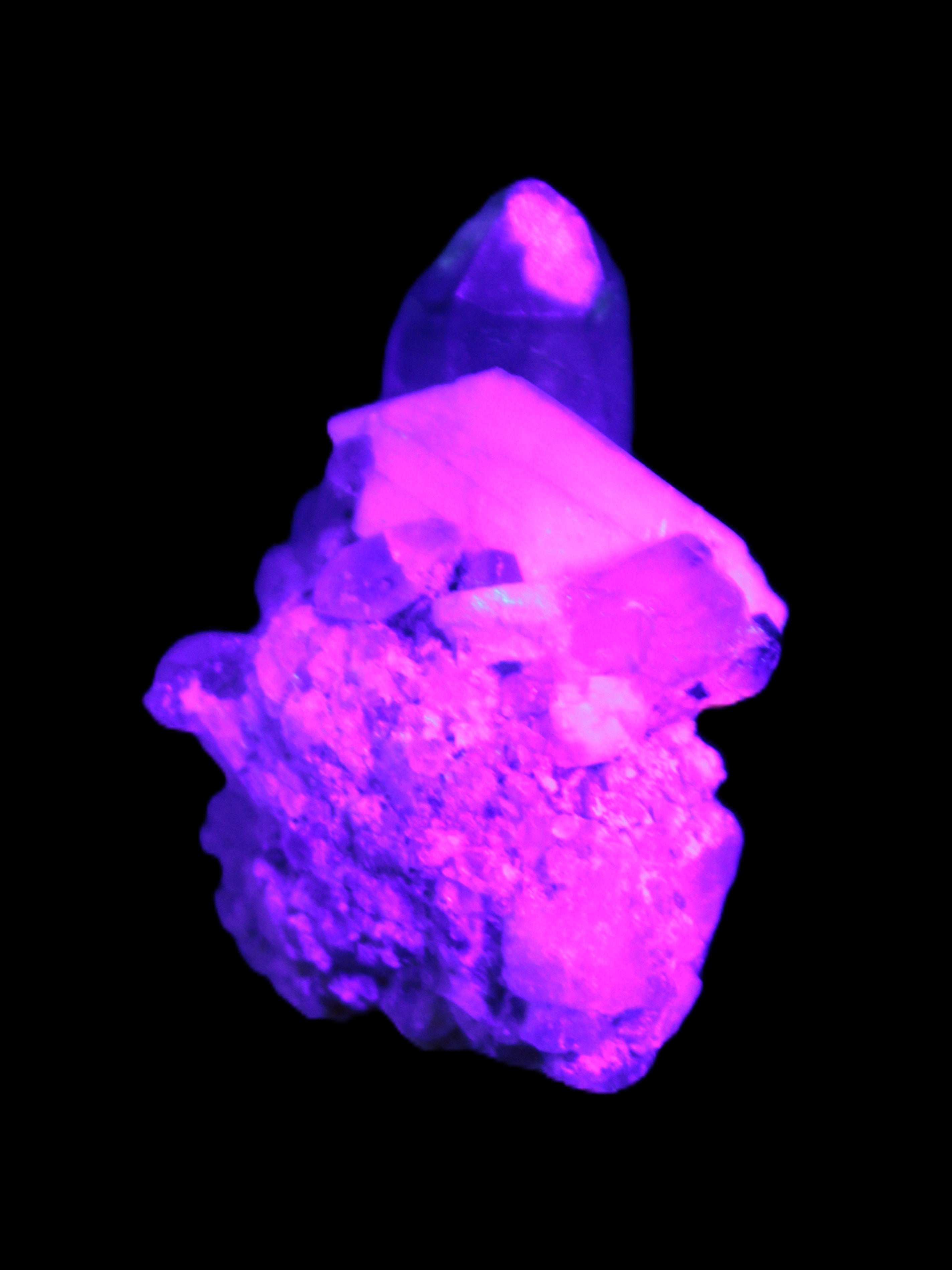 Quartz, Tourmaline, Feldspar cluster specimen 43mm 23.7g in UV light - Rocks and Things Store