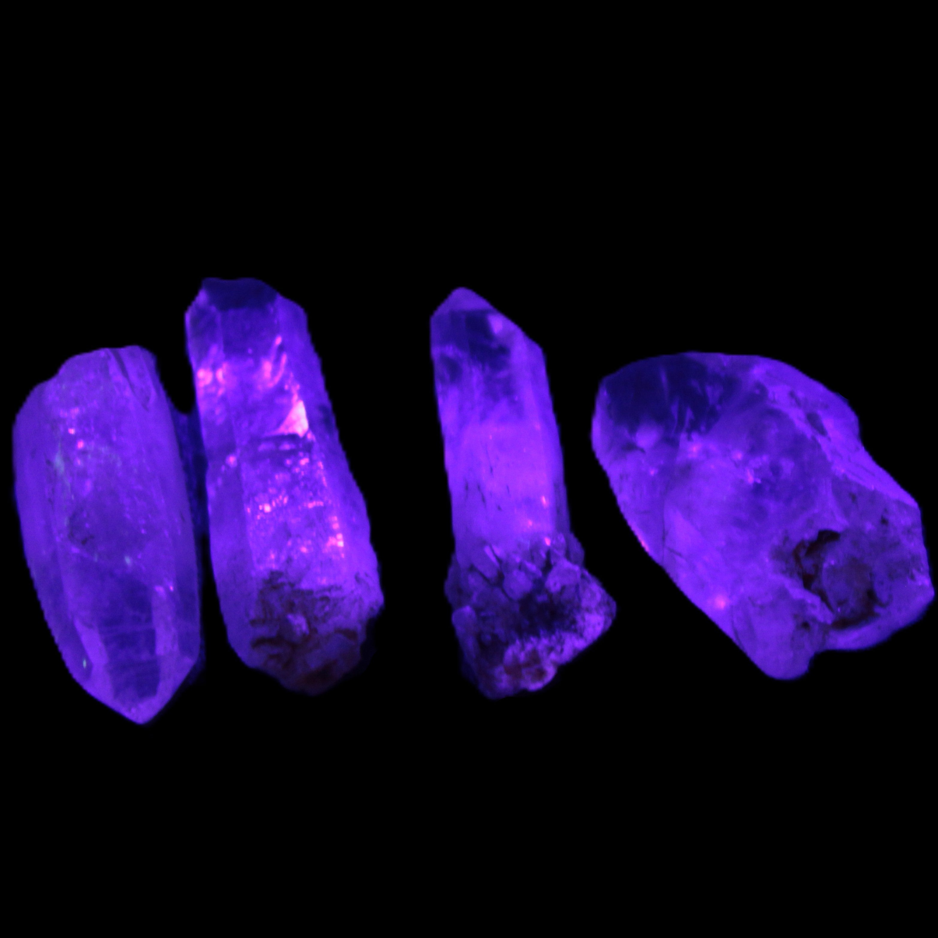 Fenster Enhydro Hydrocarbon 4 crystals 9-10g in UV light - Rocks and Things Store