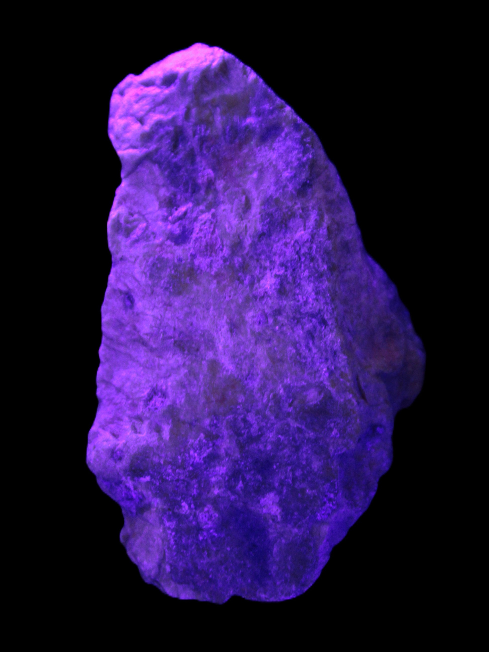 Atlantisite Stichtite 67*40*33mm 76g in UV light - Rocks and Things Store