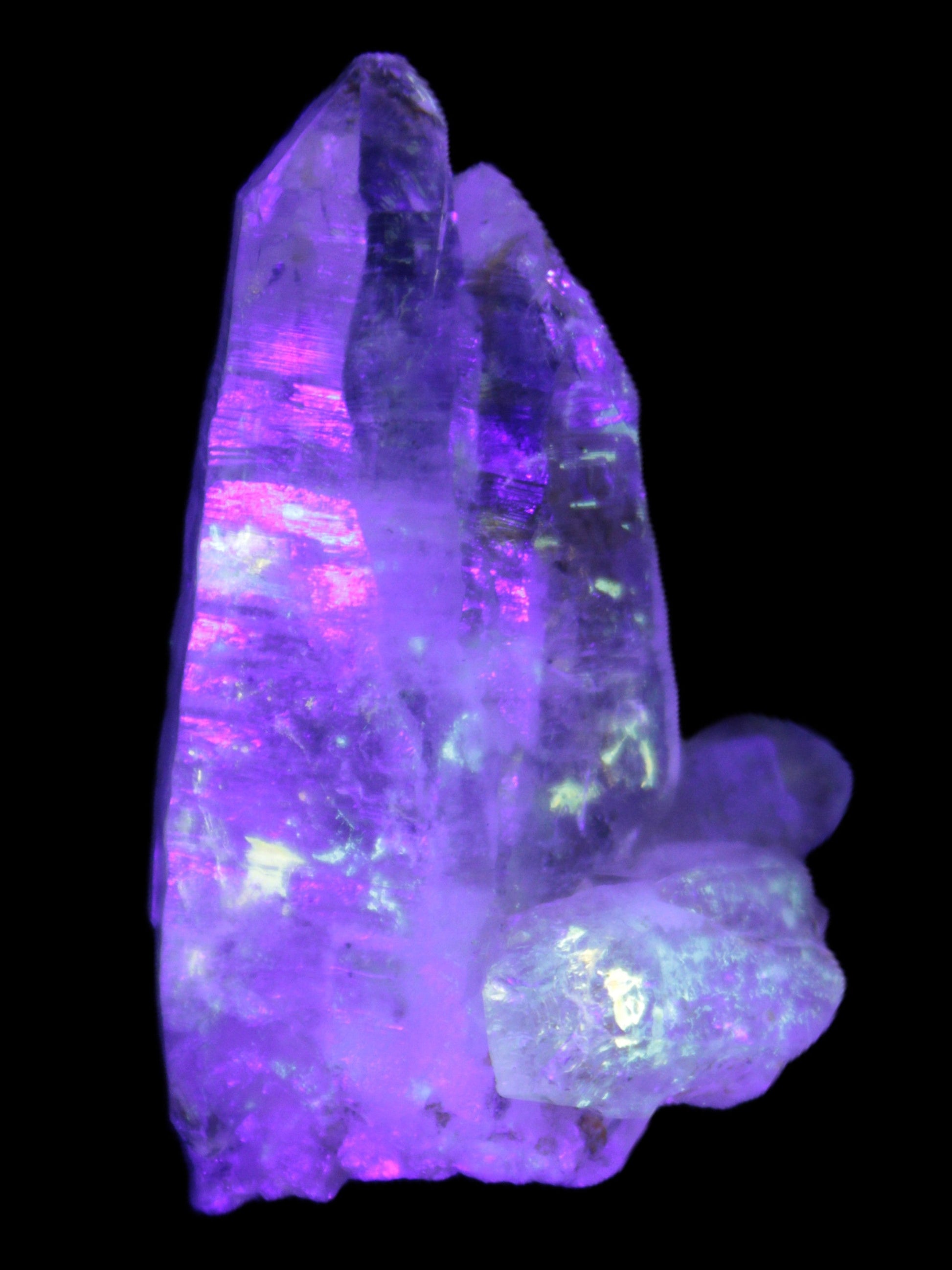 Fenster Diamond Quartz 47mm 25g in UV light - Rocks and Things Store