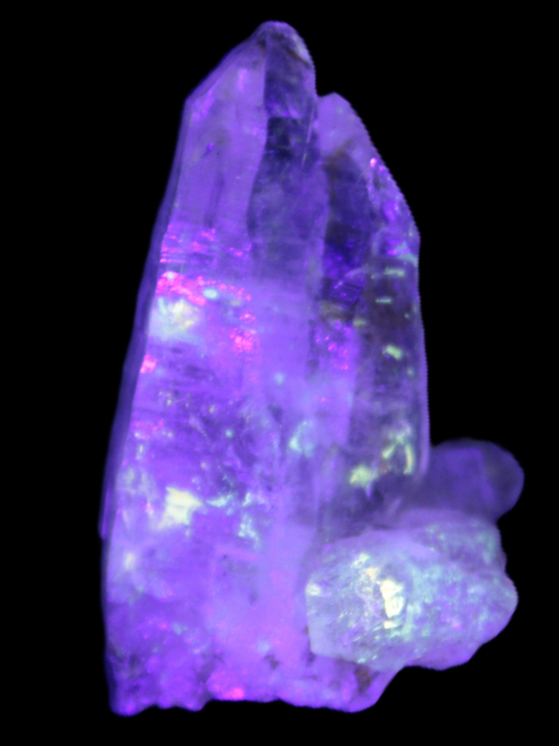 Fenster Diamond Quartz 47mm 25g in UV light - Rocks and Things Store